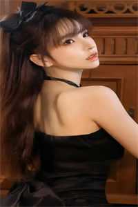 小说重回身死前，她转身抱紧了死对头大腿