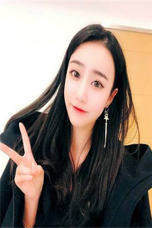 和影帝曝光恋情后，全网黑粉闭麦了小说