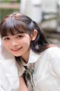 一个穿着粉色公主的小女孩全文