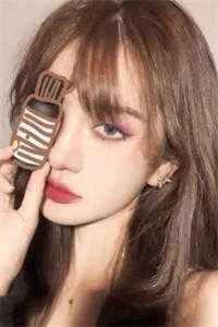 小说活成前任白月光后，她桃花朵朵开
