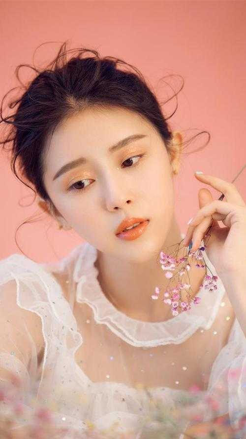被捕入狱后，未婚夫带着新科技参加审判热门作品