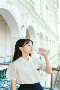 别惹炮灰女配：黑莲花女主被我逼疯完整文集