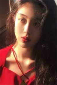 精品推介趁乱搬空女主仓库，她在荒年吃饱穿暖