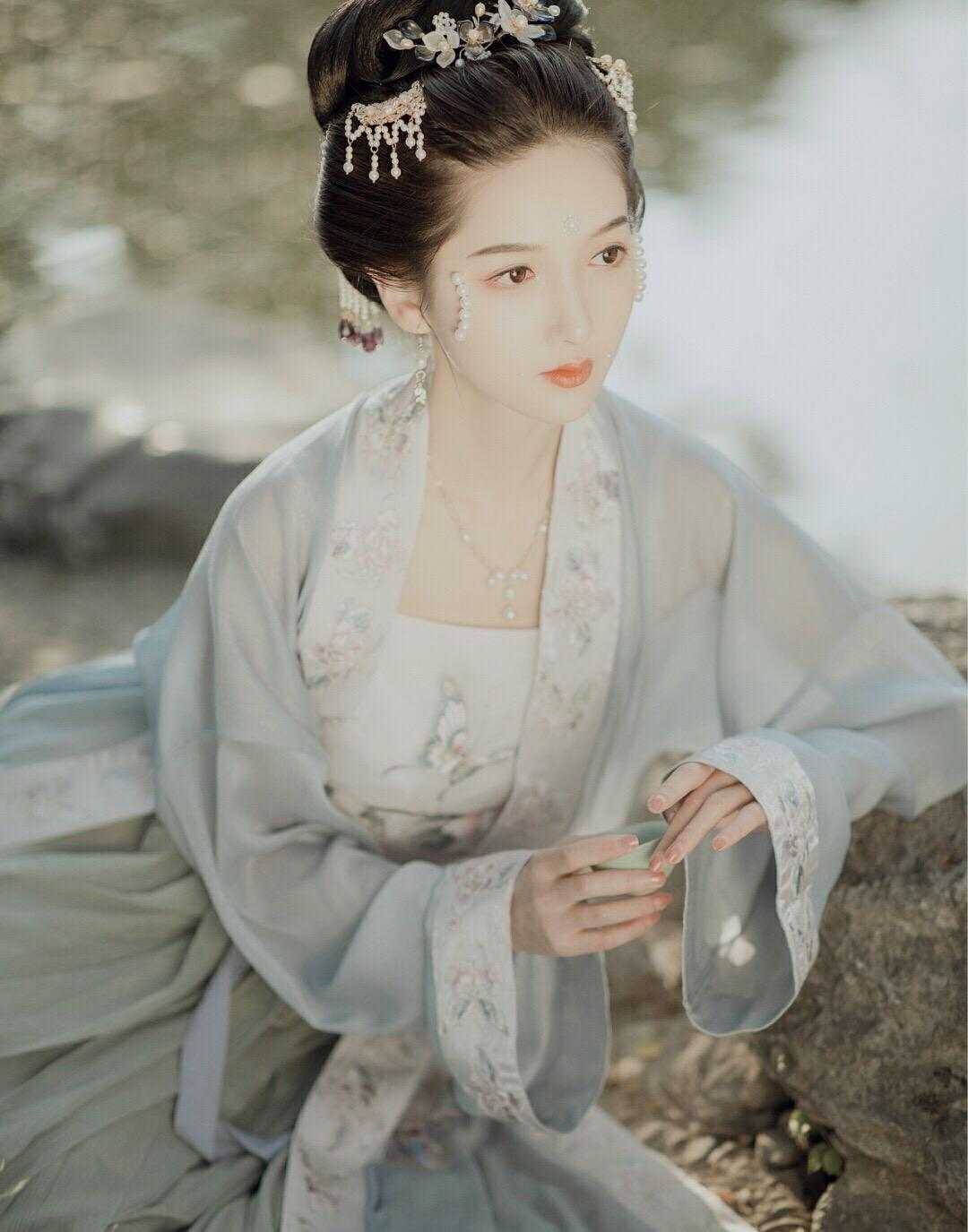 阅读全集从小县令开始，震惊女帝！