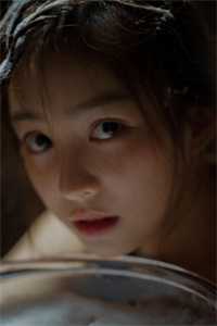阅读全集活成前任白月光后，她桃花朵朵开