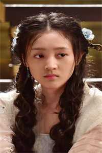 畅销巨作救了绝色美女，她在床边拿刀砍我
