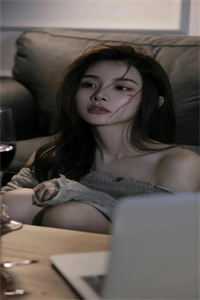 发现世子女儿身后，皇叔爱意藏不住了