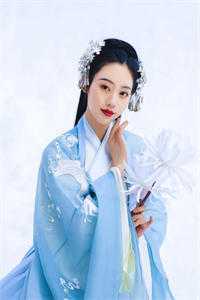 穿越后，她靠瓷器在古代乘风破浪