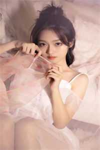 离婚后，夫人跟年下弟弟约会去了