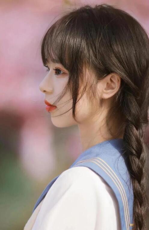 重生异界，迎面就是美女投怀送抱？