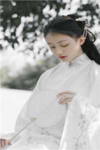 她如狂风暴雨