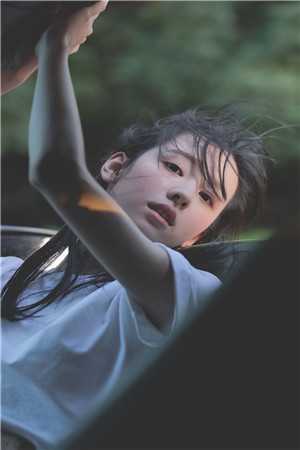 穿成女星后，她靠打脸绿茶热搜出圈
