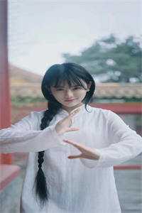 禀告首辅，夫人她又去给你物色美女了