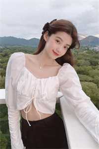 离婚后，夫人跟年下弟弟约会去了