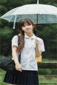 年轻又貌美！女大学生勇闯直播界