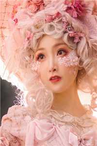 满院皆逗比，只有女主是疯批