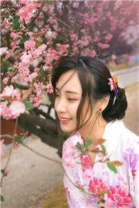 活成前任白月光后，她桃花朵朵开优秀文集