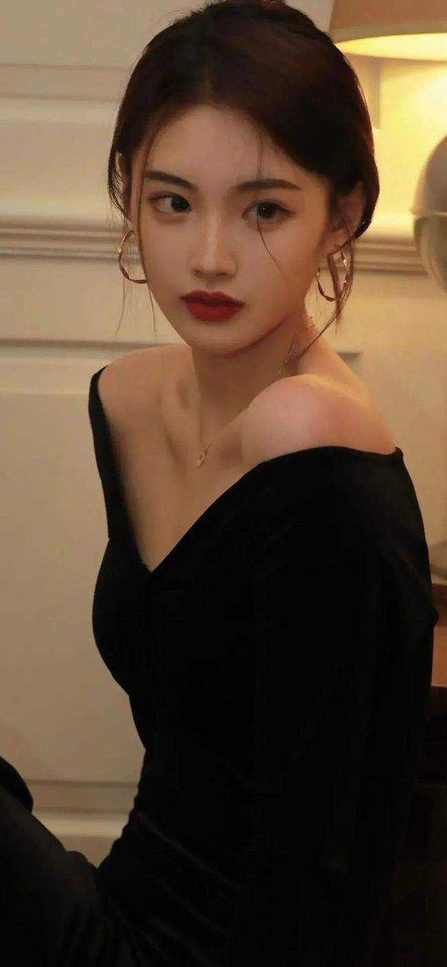 被渣男抛弃后，她转身成了总裁夫人小说