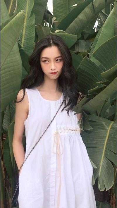 穿成废材，我只想爬上女帝龙床短篇小说阅读