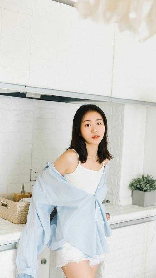 活成前任白月光后，她桃花朵朵开短篇小说