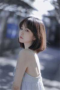 活成前任白月光后，她桃花朵朵开畅销书目