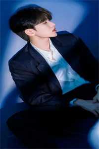活成前任白月光后，她桃花朵朵开完整版