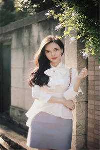活成前任白月光后，她桃花朵朵开精选小说推荐
