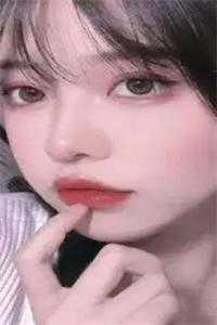 阅读全集活成前任白月光后，她桃花朵朵开