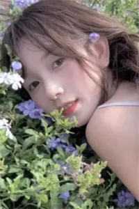 活成前任白月光后，她桃花朵朵开小说