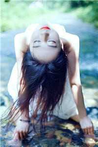 畅销书籍活成前任白月光后，她桃花朵朵开