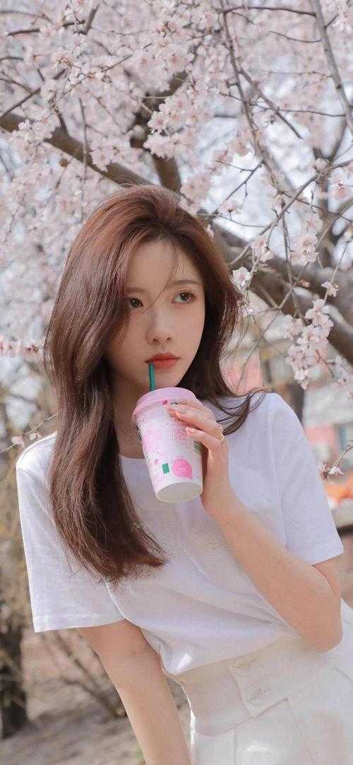 畅销小说推荐活成前任白月光后，她桃花朵朵开