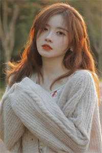 她说一句桂花美，桂花为她种满城