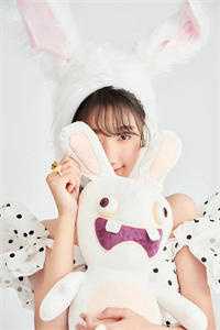 宝钏重生路边的野菜我就要踩踩踩<