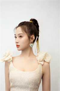 穿越成废柴，我靠逗比逆袭<