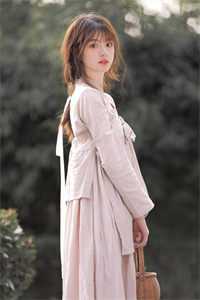 穿进霸总小说，霸总是个女的白莲霸总全文+后续+结局<