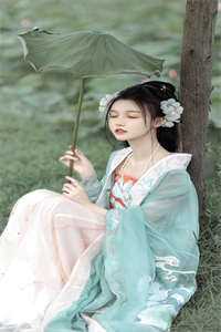 表妹用试卷做裙子、吃地上的槟榔无删减全文<