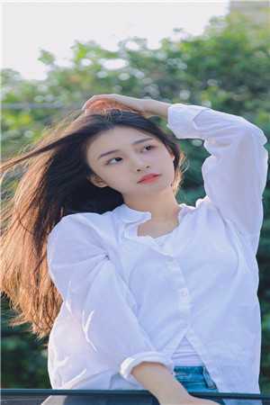 全集小说推荐重回身死前，她转身抱紧了死对头大腿