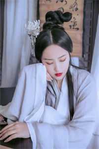 活成前任白月光后，她桃花朵朵开精选篇章