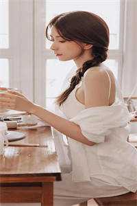 资助残疾女学生后