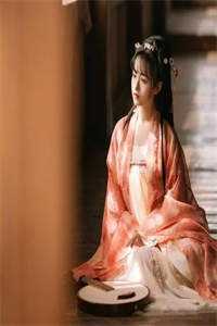 未婚妻带人去抄家，却不知道住在我家的是皇帝