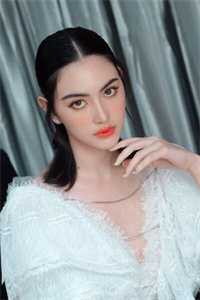 继女在平安夜诬陷我给她吃毒苹果