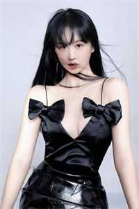 大年初二，我带着假肚子搅黄前男友婚礼