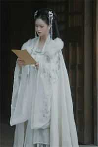 未婚妻逼我把股东位让给她初恋，下一秒他们负债百亿完整
