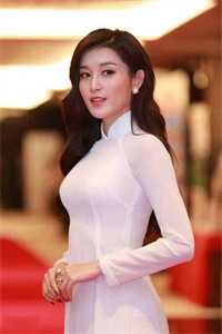 小白花认亲后，把我一脚踹进穷窝梦安然苏宛曼前文+后续